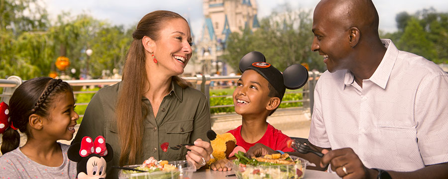 Guests dining in Magic Kingdom Park
