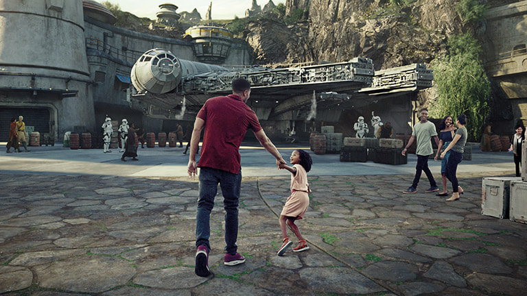 <em>Star Wars</em>: Galaxy's Edge Courtyard