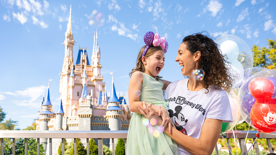 mother-and-daughter-in-front-cinderella-castle